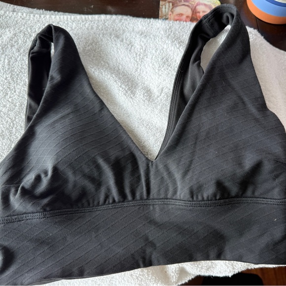 🖤 lululemon Black Embossed Align Bra - Picture 2 of 4